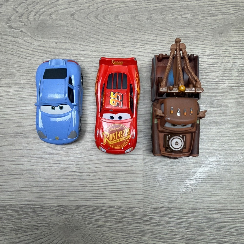 Lot Of 3 Disney/Pixar CARS Movie Cars Lighting McQueen, Mater, And Sally Carrera - Picture 6 of 9